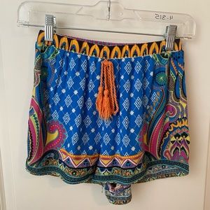 Multicolored shorts with tie